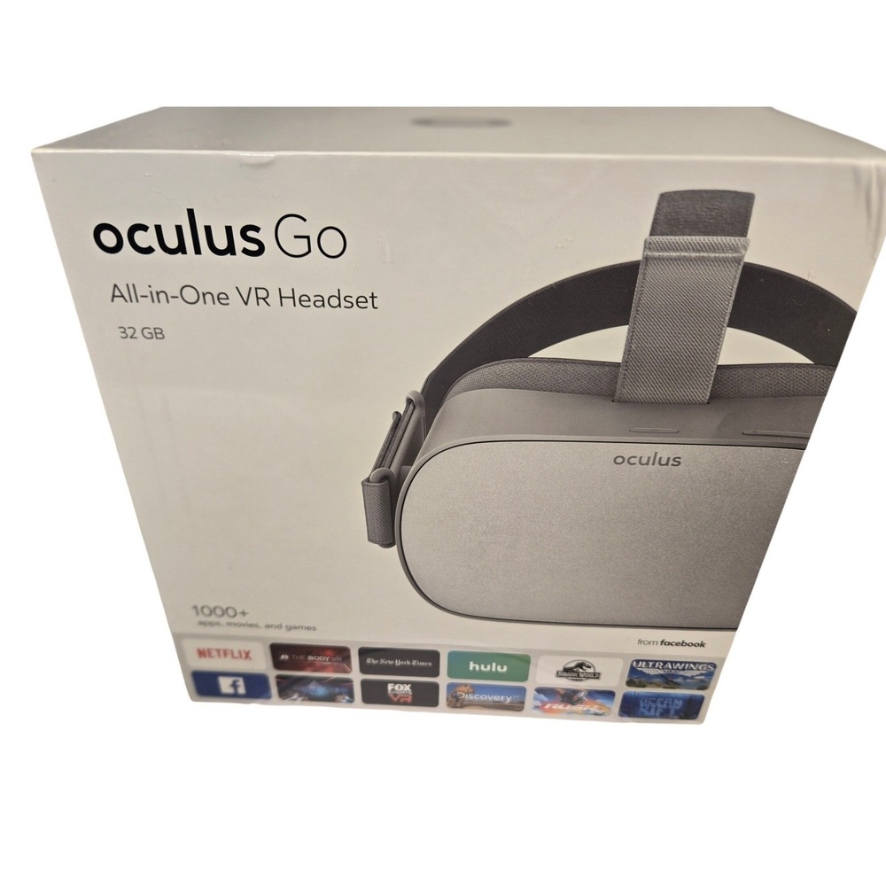 Oculus Go 32GB All-in-One VR Headset White with Casematix Hard Travel Case - Picture 2 of 11